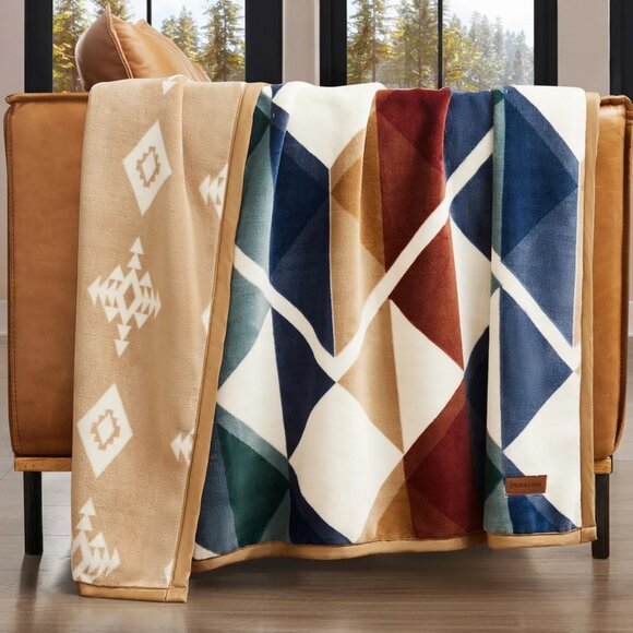 Pendleton Reversible Plush Throw 50" x 70" Serrado Polyester New - Picture 1 of 7